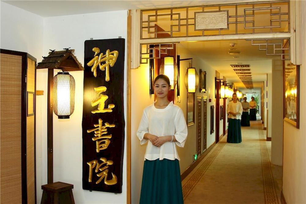Yunnan Dianchi Garden Resort Hotel & Spa Kunming Exteriör bild